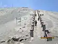 火口縁に登るための階段