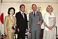 東京都内でチャールズ3世(当時皇太子)・カミラ夫人と並ぶ麻生太郎総理とちか子夫人、2008(平成20)年10月29日