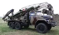 セルビア軍の2T7 2K12 (SA-6ゲインフル)地対空ミサイル運搬・再装填車両。