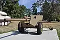 M39に牽引されたM5 3インチ砲