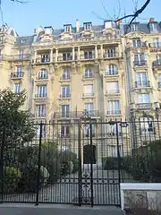 ディンケルマン大通り(インケルマン大通り)32番地 (32 boulevard d'Inkerman à Neuilly-sur-Seine). 通り名はインケルマンの戦いから