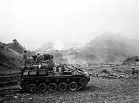朝鮮戦争において共産軍を攻撃するアメリカ第3師団所属のM19