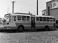 日産ディーゼル4R103(1963年式) 136 1973年9月6日廃車長尺ツーマン車末期の増備車。本車は1970年1月に前扉増設中扉引戸化改造を施工されワンマン車となった。本グループは8台が購入されたが、うち4台はワンマン化改造を施工。別の3台は1969年~1970年にかけてロマンスシート化改造を施工され東京線でも運用された。