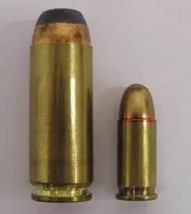 .50アクション・エクスプレス弾と.32ACP弾。