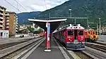 ホーム西側より駅舎方向