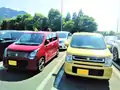 1型 HYBRID FXと5代目2型 20周年記念車の比較(フロント)。6代目はスクエアデザインに回帰したともいえる。