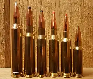 サイズの比較。左から右に向かって.264ウィンチェスター・マグナム、6.5×55mmスウィディッシュ、6.5×52mmカルカノ、.260レミントン、6.5mmクリードモア、6.5mmグレンデル