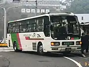 「日本一周バスの旅」 1995年3月25日 644-2956左:箱根峠にて 右:伊東線来宮駅前にて
