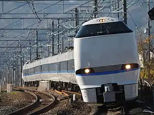 リニューアル後の貫通型先頭車