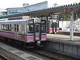 701系5000番台（手前）と0番台（奥）尾灯の位置や行き先表示の大きさなどの違いがある（2008年5月）
