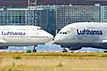 747（左）とA380（右）の比較。操縦室の位置が低いことが分かる。