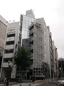 本社が入居する758NISHIKIビル(2014年(平成26年)8月)