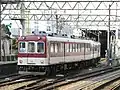 867F・マルーン色と白色のツートン塗装（2009年1月 上野市車庫）