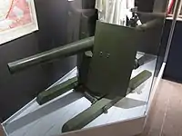 1930年代に開発されたソビエト製無反動砲、DRP 76mm無反動砲SU-4自走砲から取り外されたもので、フィンランド軍による鹵獲品