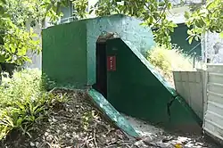 地下坑道入り口。連合国軍の侵攻に備えて作られたとされ、基地内を四通八達していたとみられる。