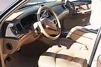 1996年 リンカーン・タウンカーの運転席
