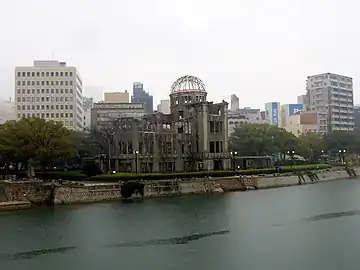 2014年。左に見えるのが初代の相生橋の橋台。