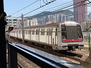 港島線を走るメトロキャメル電車
