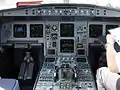 A330のECAM(中央にある縦に並んだ2画面)