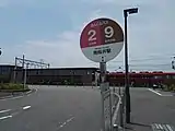 バス停と駅前ロータリー