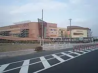 イオンモール日の出(モノクロ塗装変更前)