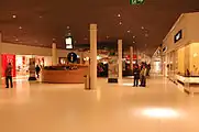 併設するショッピング・センター