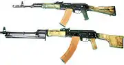 AK74(上)とRPK74(下)