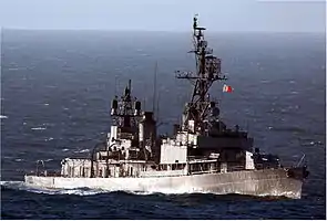 メキシコ海軍のD-102 ネツァルコヨトル（旧DD-863 スタイネーター）2005年6月21日撮影。艦橋前甲板（元々は2番砲塔があった場所）にボフォース70口径57mm単装速射砲Mk 2を追加装備したが、現在では撤去されているためFRAM-I改装後と全く変わらない外見に戻っている。