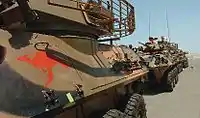 イラクに派遣されたASLAV-25。2005年。砲塔側面にスラットアーマーを追加装備している。