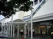 アスティ静岡東館の入り口