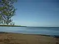 海岸沿いのビーチとワラビー島近くの湾