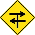 (W2-V112-1) 中央分離帯のある道路との丁字路あり（ビクトリア州）