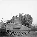 軍事利用の例。粗朶を搭載したAVRE(イギリス軍の戦闘工兵車)