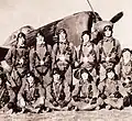1945年3月、隈之庄飛行場で四式戦「疾風」を背景に記念写真に納まる第60振武隊々員。前列左より堀元官一伍長、永田利夫伍長、田中治伍長、荒正彦伍長、若杉正喜伍長、後列左より手塚進伍長、柴田治少尉、村岡和男少尉、隊長平柳芳郎少尉、倉元利雄少尉、向井忠伍長