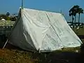 寝かせた形のテント