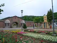 網走刑務所正門前（2005年8月）