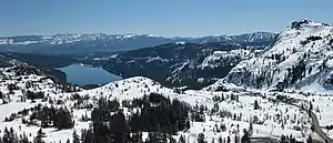 ドナー峠から望むドナー湖