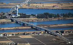 油島大橋（手前）と長良川大橋（奥）