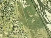 1977年頃の当駅建設予定地上空写真。国土交通省 国土地理院 地図・空中写真閲覧サービスの空中写真を基に作成