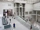 エレベーターとエスカレーター