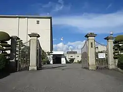 愛知県立岡崎高等学校正門門柱（2017年（平成29年）8月）
