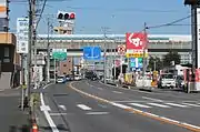 主要道路との交差部はゲート性を考慮してカラーパネルを採用（愛知県道102号名古屋犬山線との交差部）