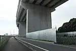 起点は一方通行。奥は名港トリトン。(東海市新宝町)