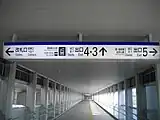 愛・地球博記念公園駅の駅構内表記。「catraca(改札口)」「saída(出口)」がポルトガル語である。