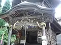 入口上部の彫刻