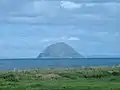 海越しに望むアルサクレイグ島