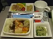 エコノミークラスの機内食の一例。全日空ANA、NH154、上海→大阪(2007年2月)