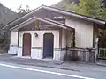 駅向かいにあるトイレ
