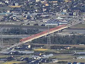 木曽山脈の風越山（前衛の虚空蔵山）から望む天竜川に架かる長野県道251号上飯田線の阿島橋（2018年10月8日撮影）