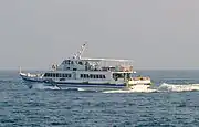 仙台湾を航行するブルーライナー。（2010年6月22日）
